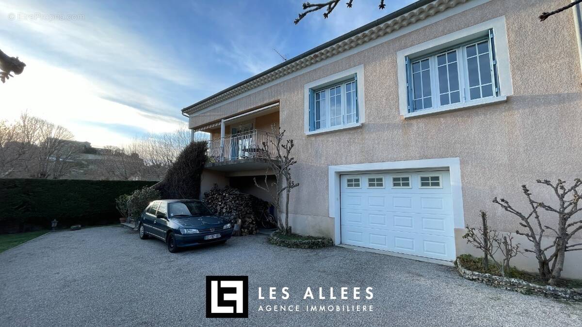 Maison à GRIGNAN