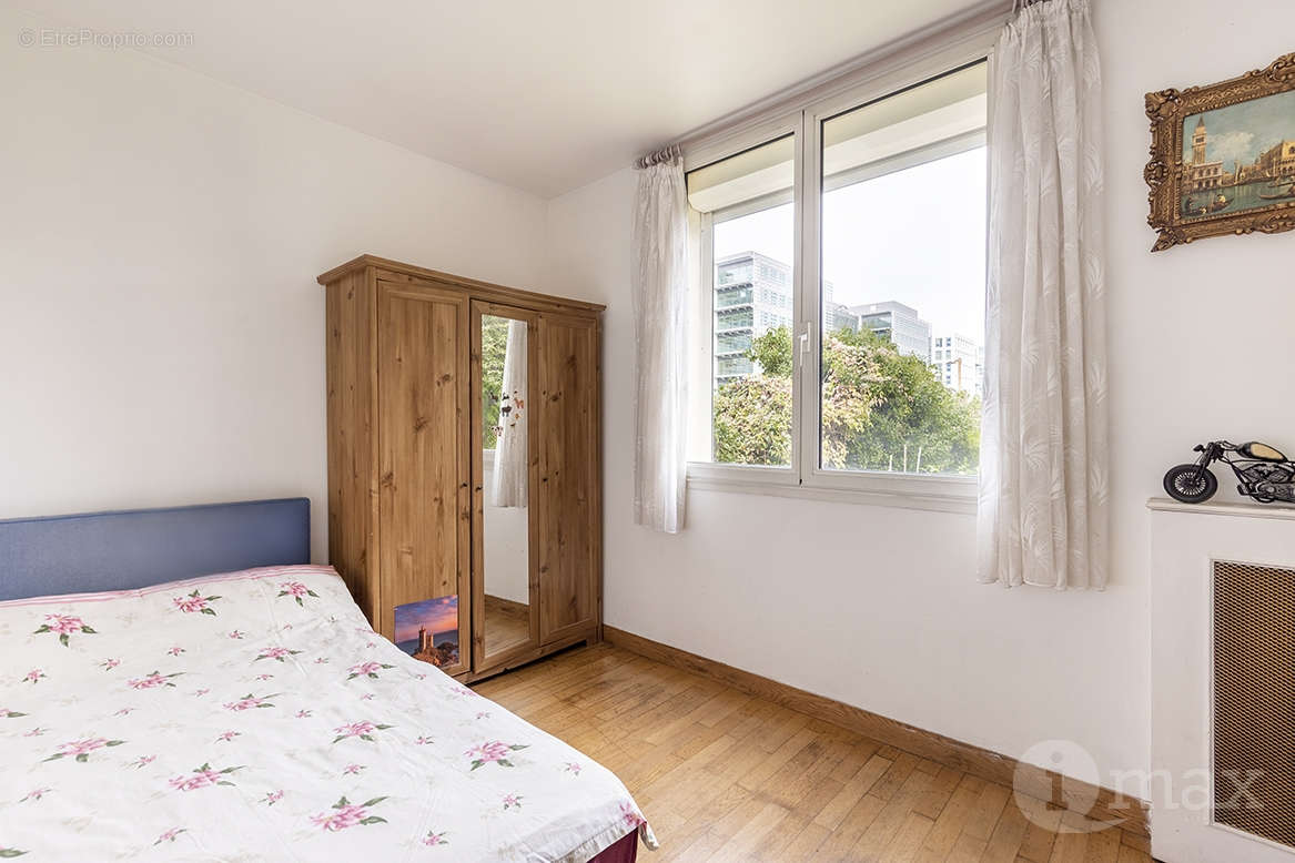 Appartement à COURBEVOIE