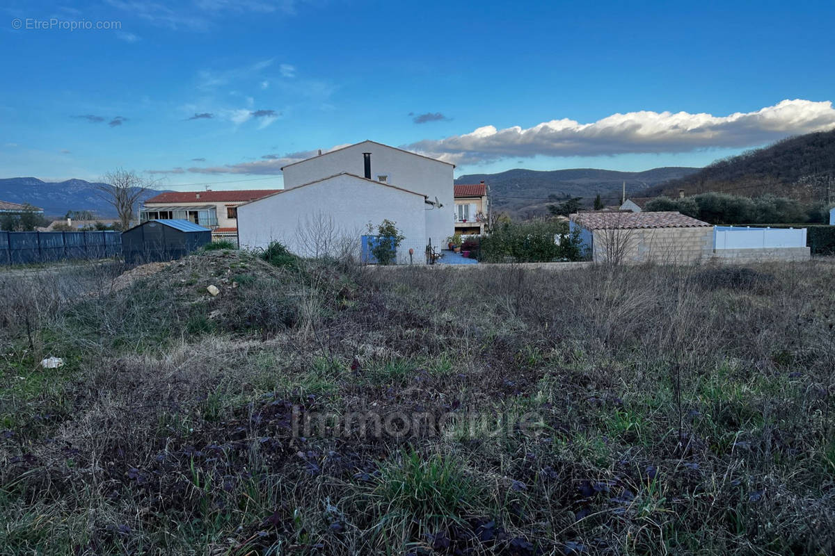 Terrain à CAZILHAC