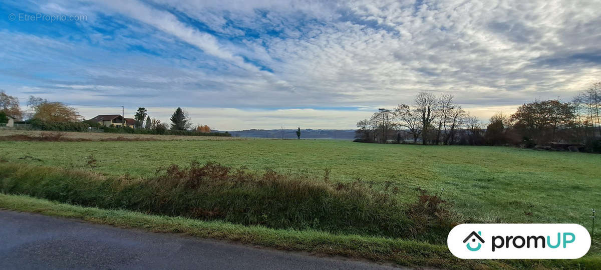 Terrain à SOUYEAUX