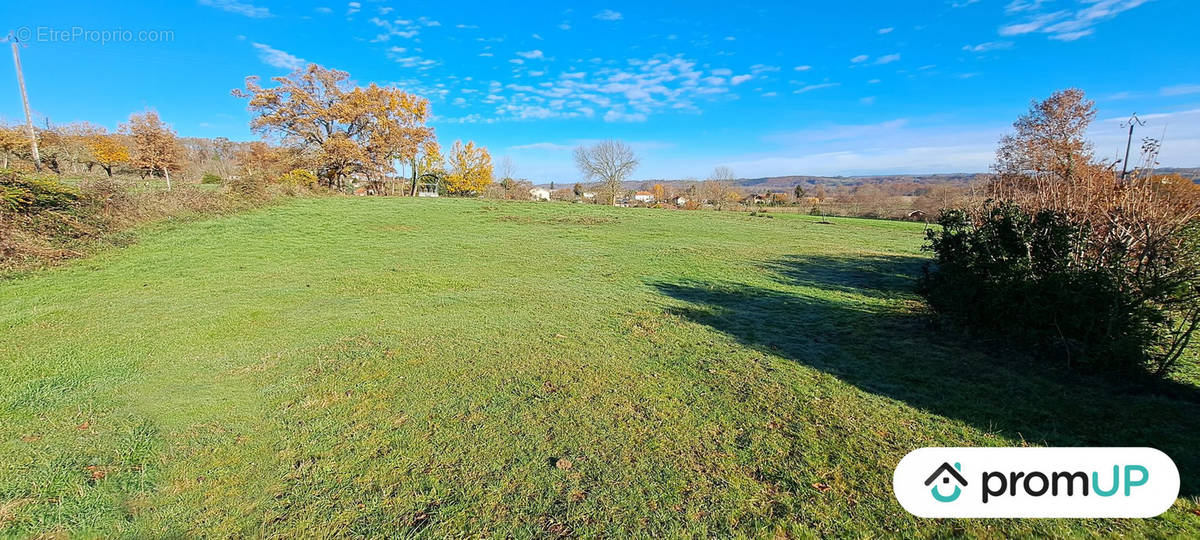 Terrain à SOUYEAUX