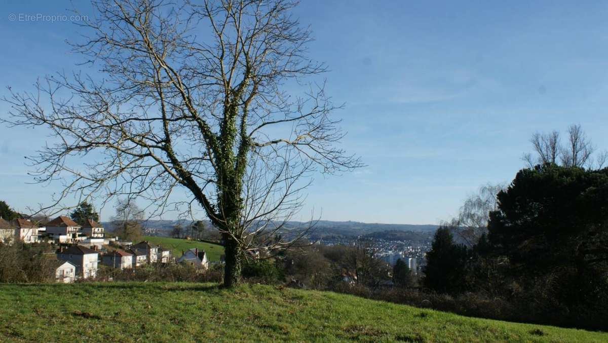 Terrain à BRIVE-LA-GAILLARDE