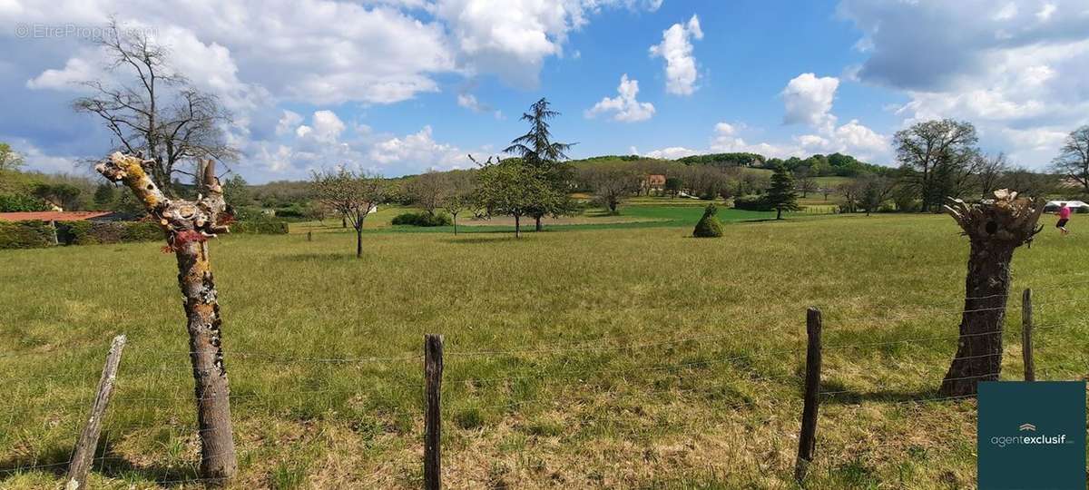 Terrain à LA DORNAC