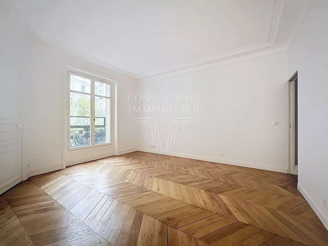 Appartement à PARIS-17E