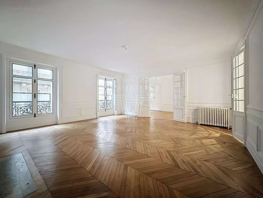 Appartement à PARIS-17E