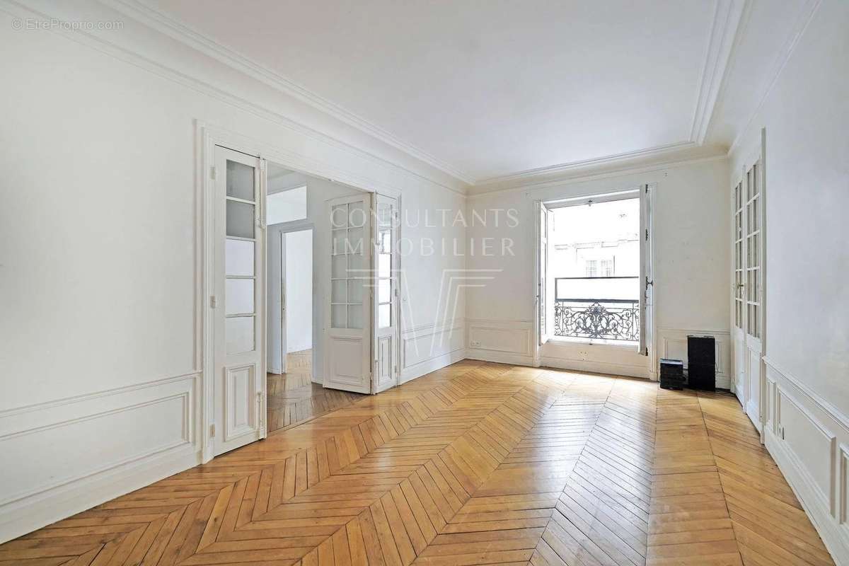 Appartement à PARIS-17E