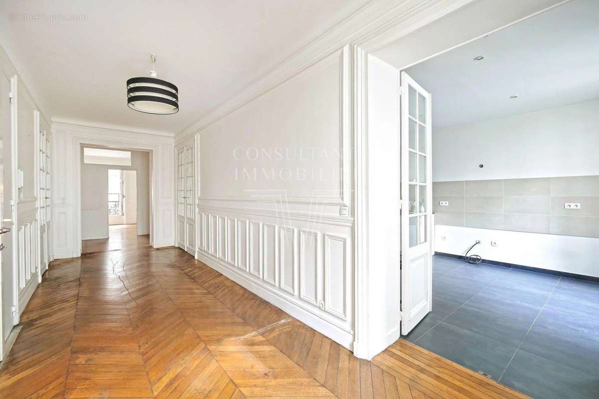 Appartement à PARIS-17E