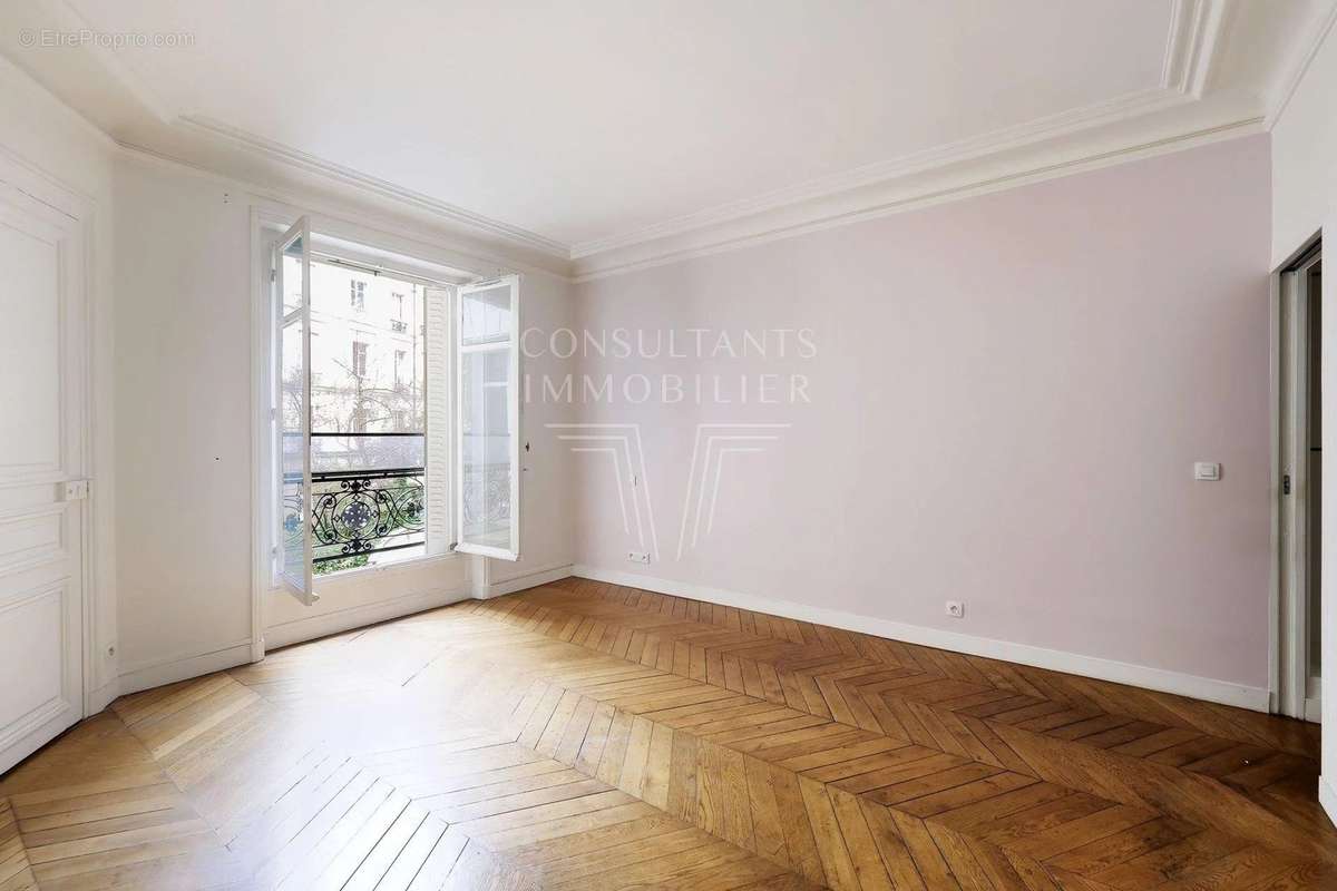 Appartement à PARIS-17E