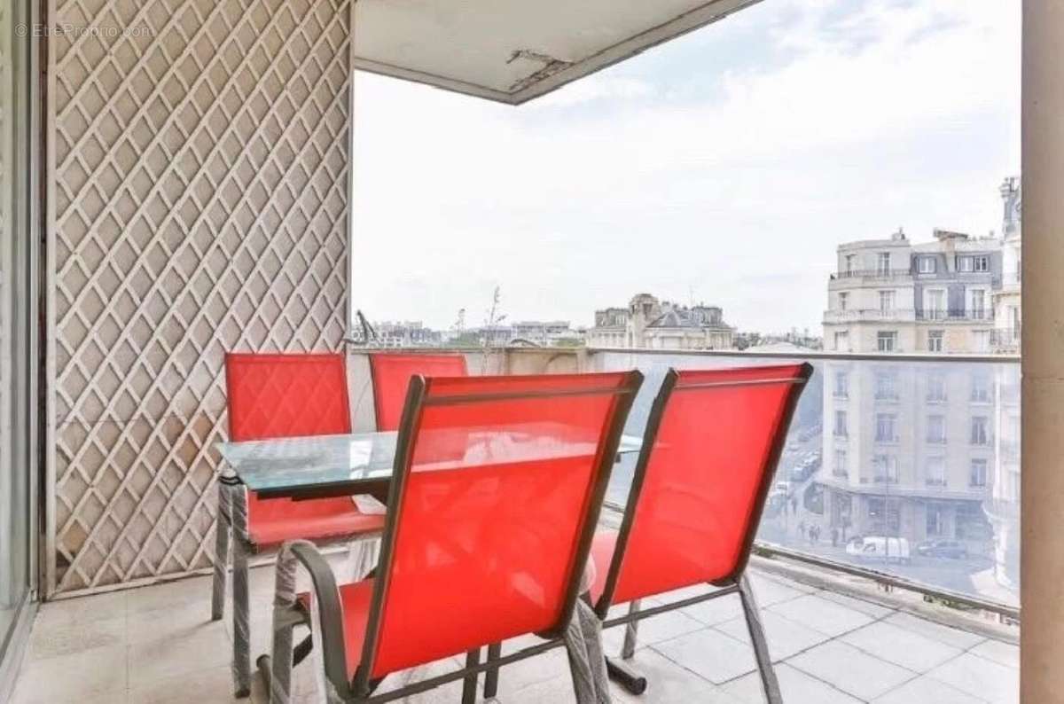 Appartement à PARIS-16E