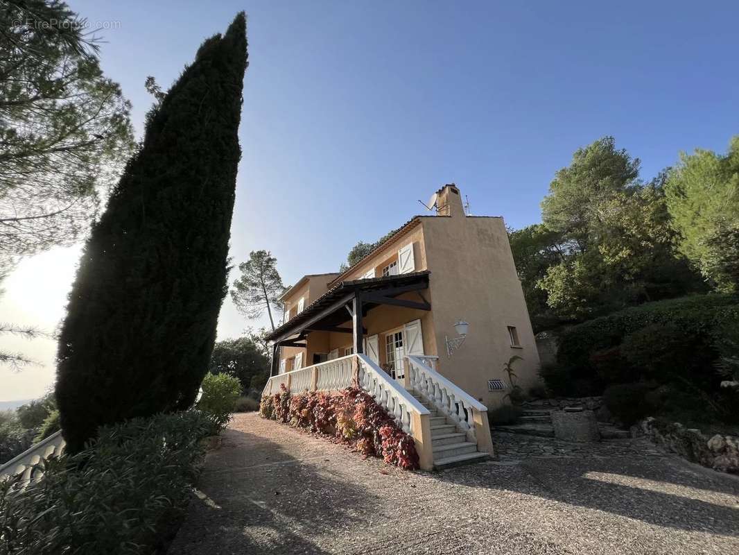 Maison à COTIGNAC