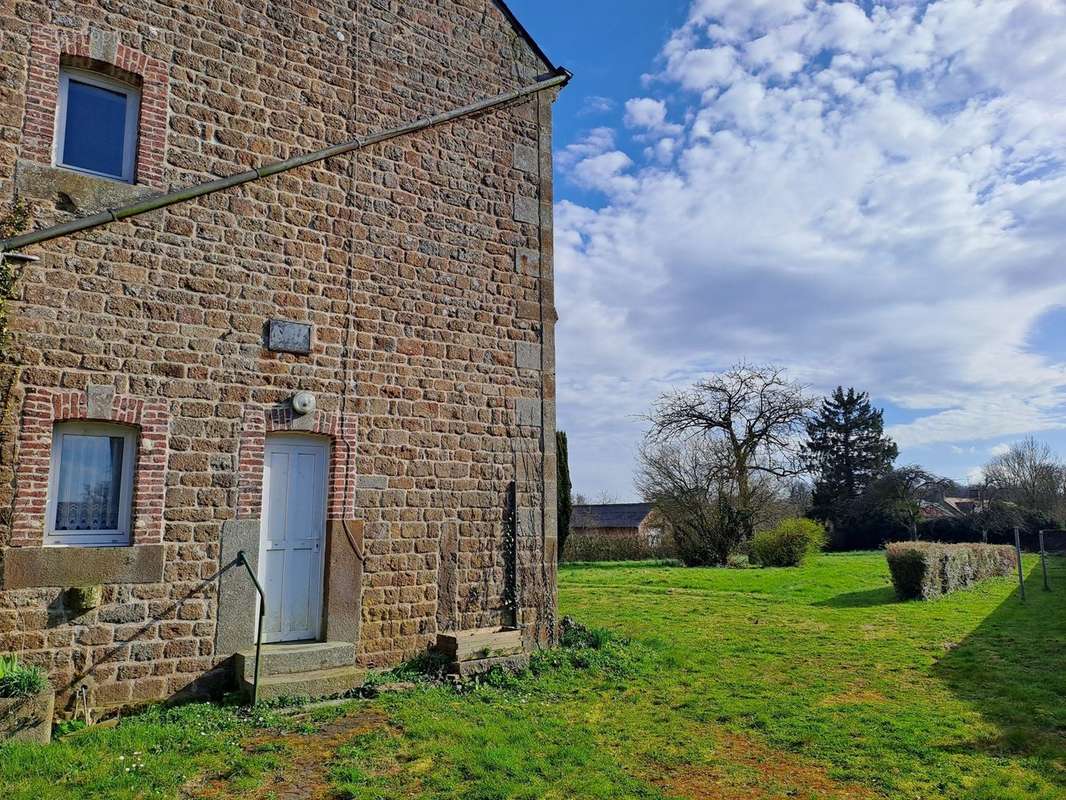 Maison à CARROUGES