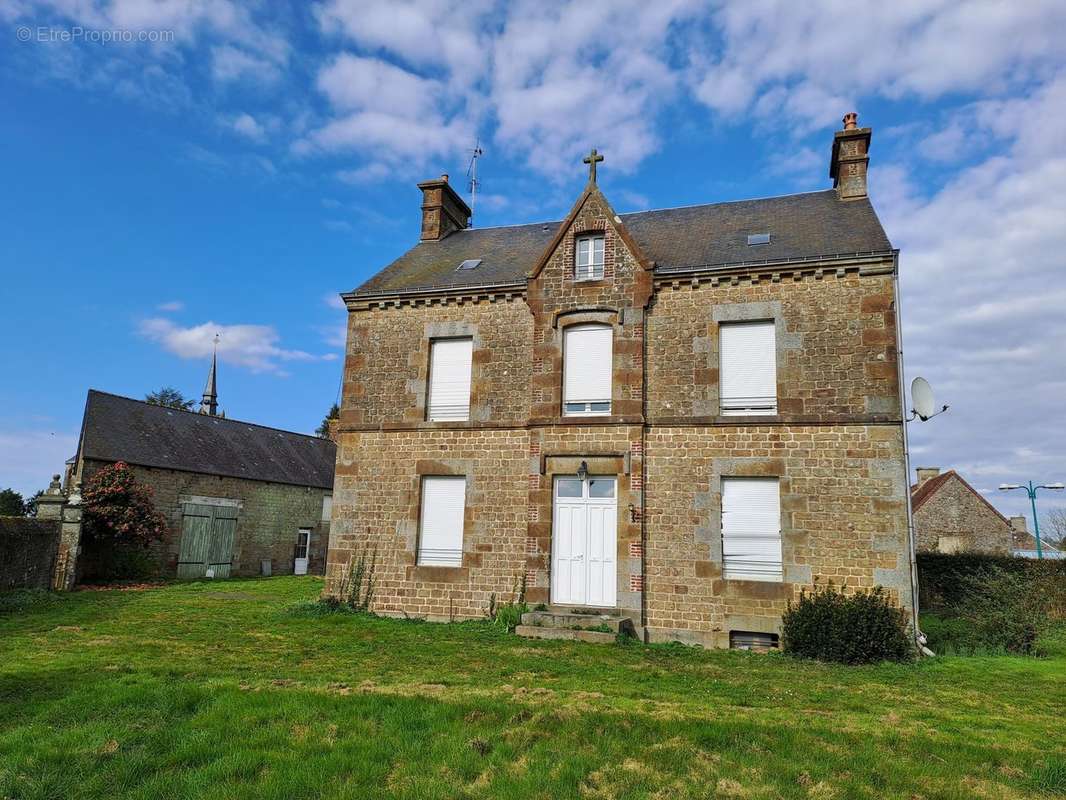 Maison à CARROUGES