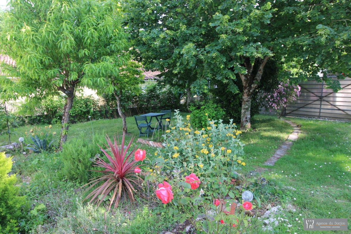 Maison à SAINT-GEORGES-DES-COTEAUX