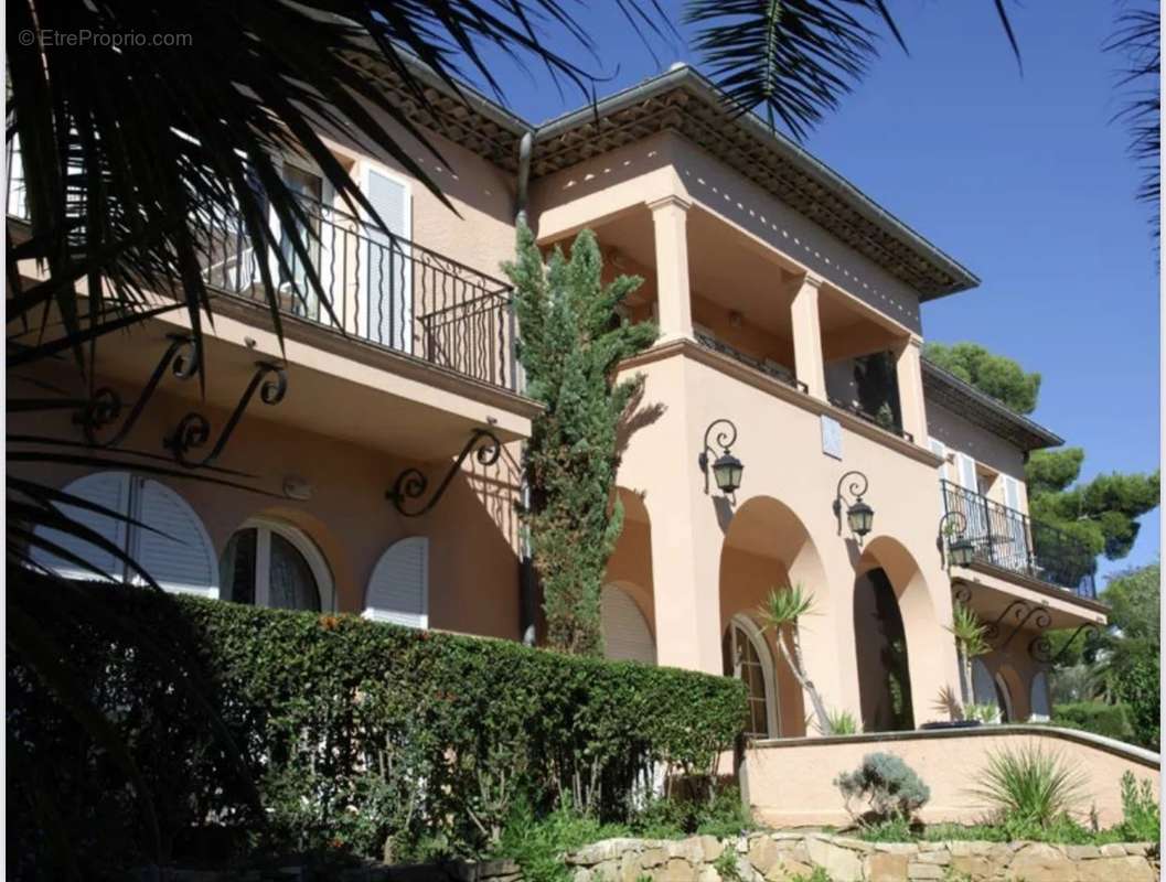 Maison à ROQUEBRUNE-SUR-ARGENS