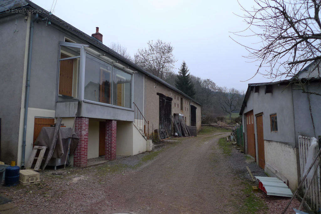 Maison à CUSSY-EN-MORVAN