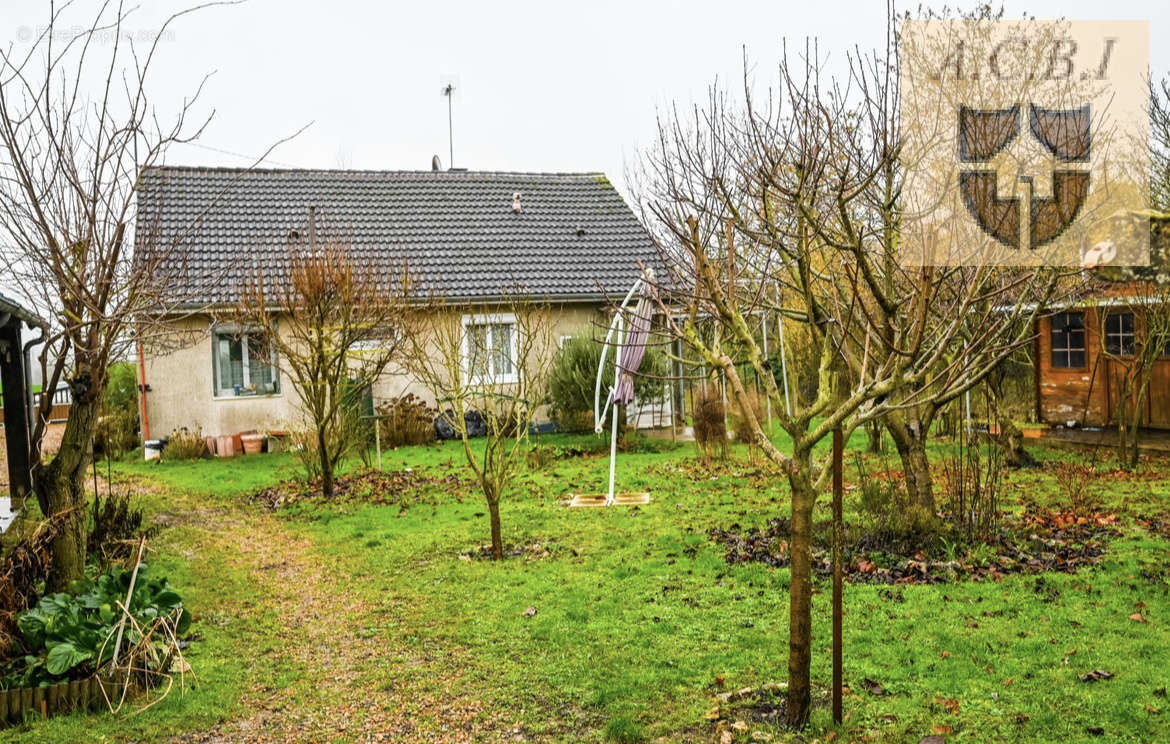 Maison à LA CHARTRE-SUR-LE-LOIR