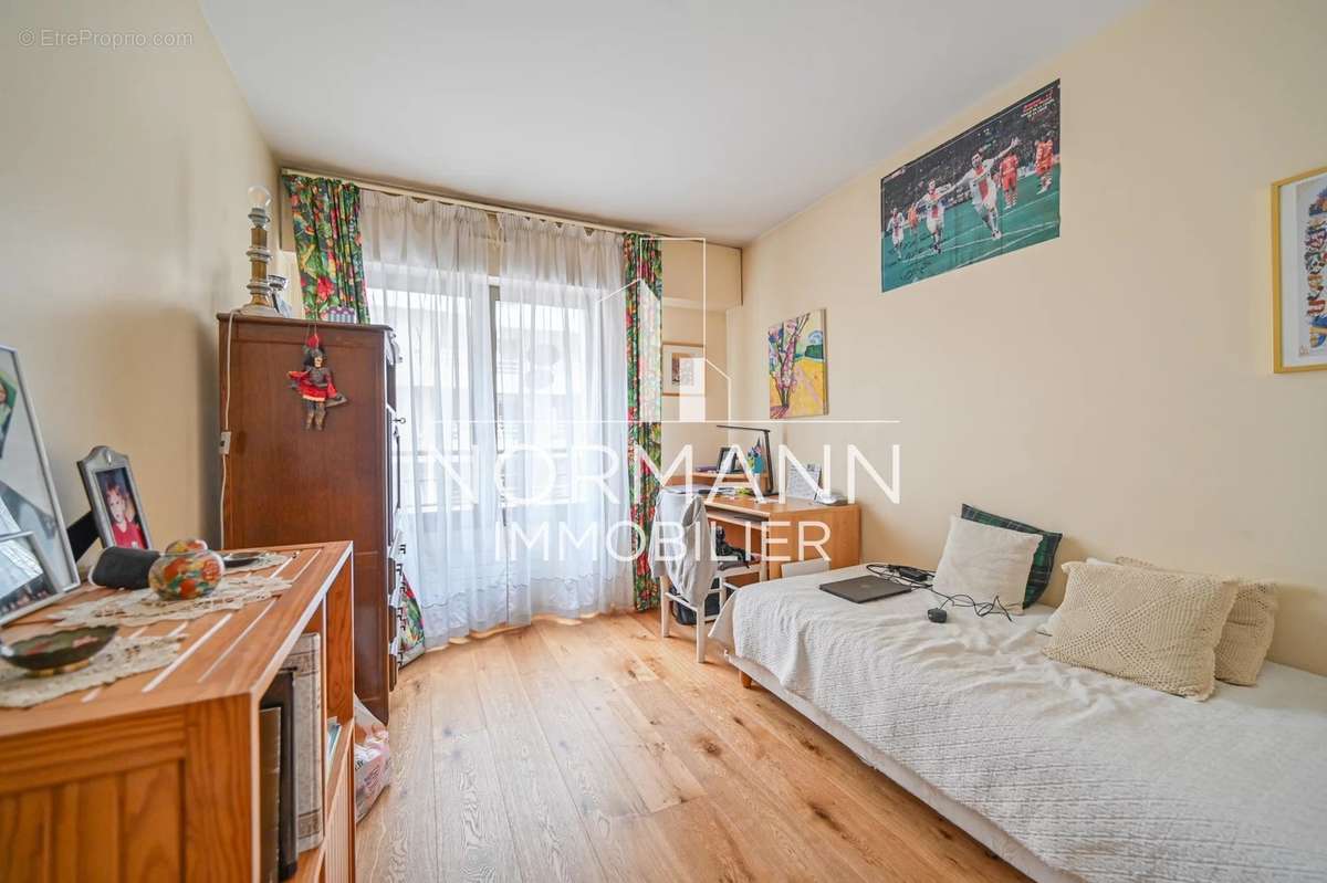 Appartement à LEVALLOIS-PERRET