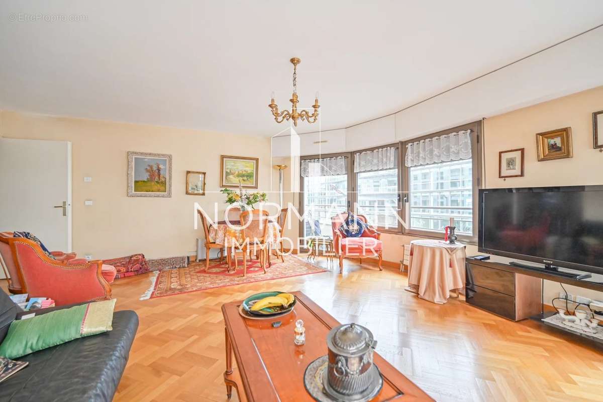 Appartement à LEVALLOIS-PERRET