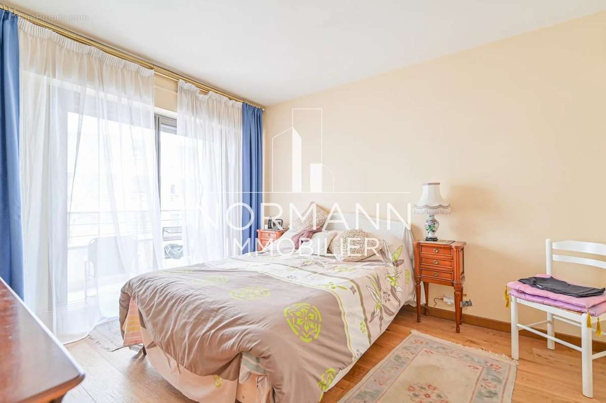 Appartement à LEVALLOIS-PERRET