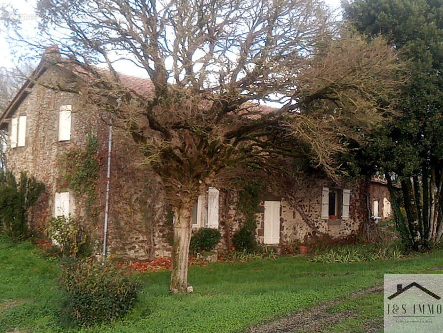 Maison à MONTEMBOEUF