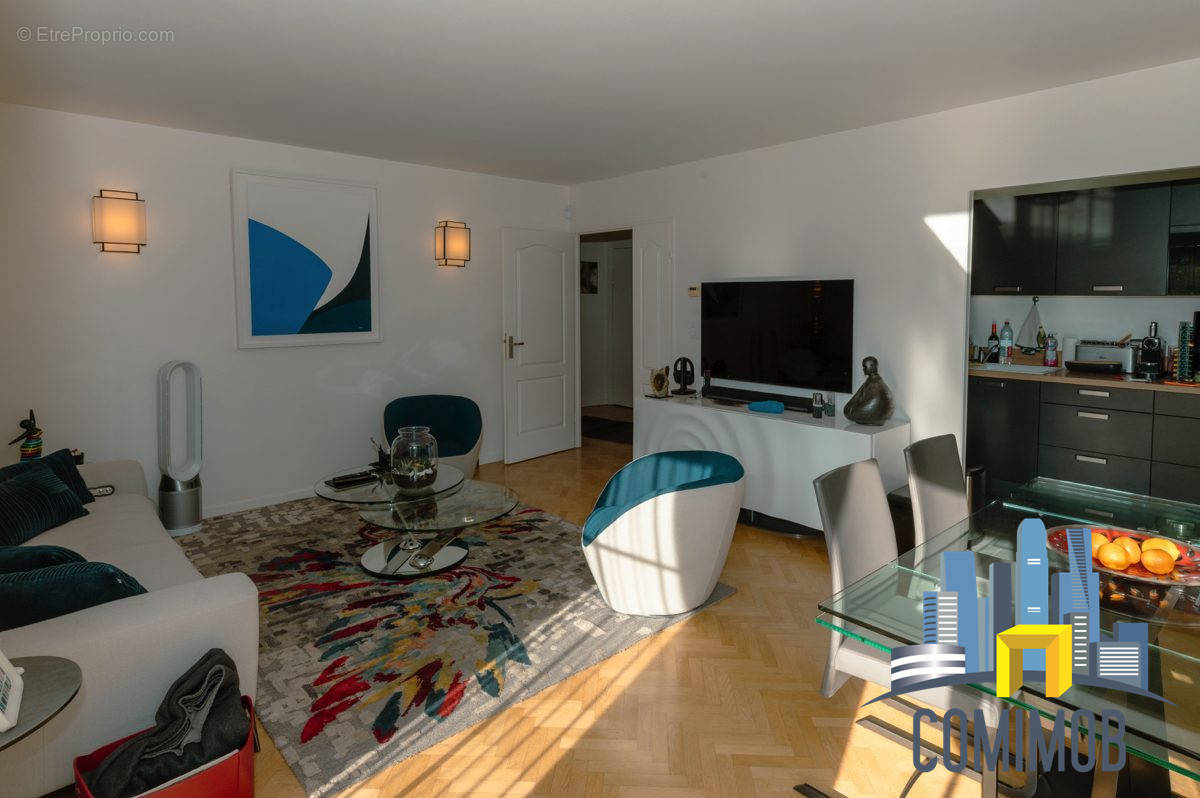 Appartement à COURBEVOIE