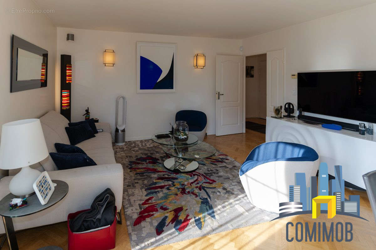 Appartement à COURBEVOIE