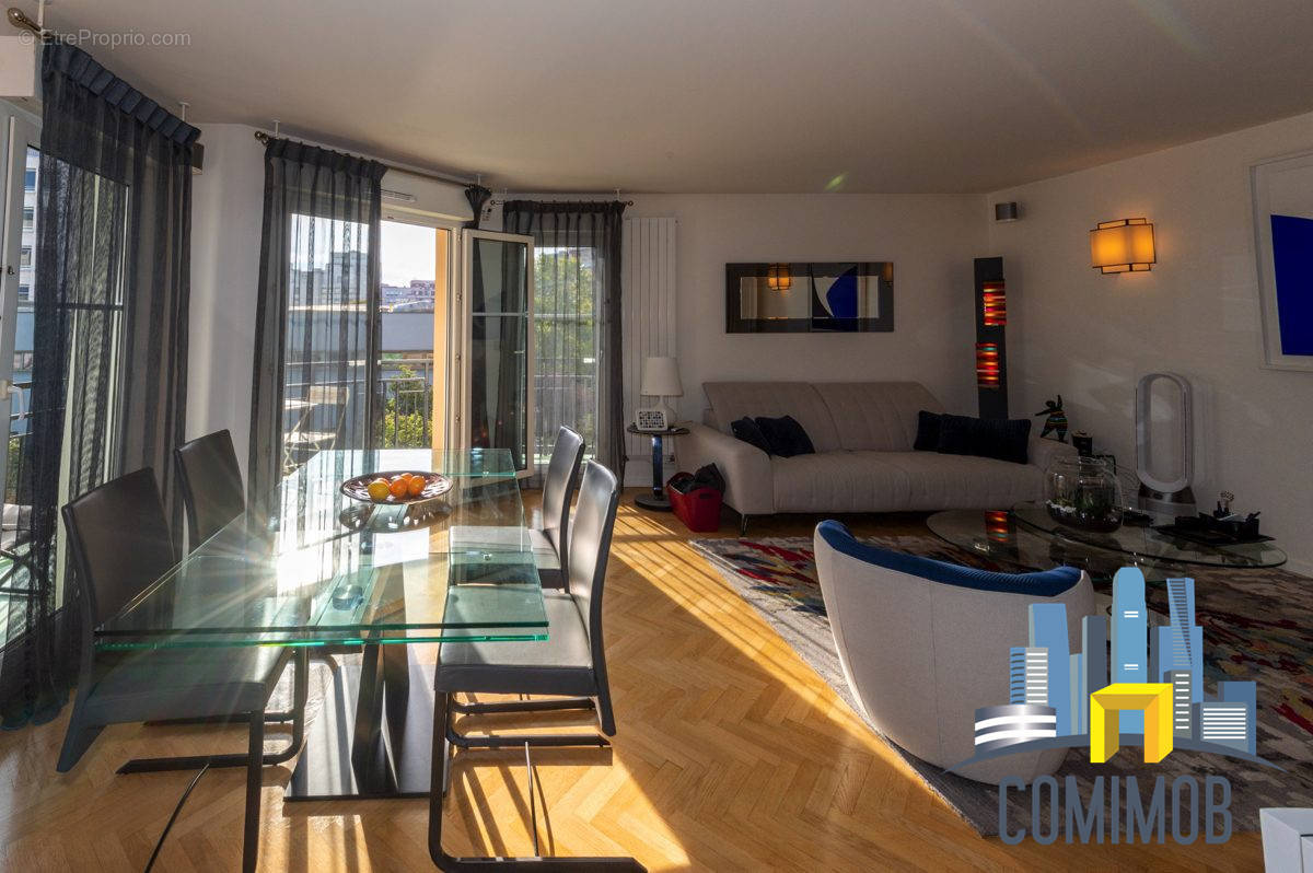 Appartement à COURBEVOIE