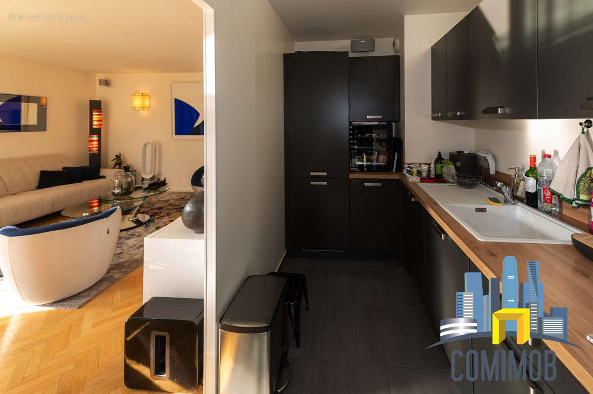 Appartement à COURBEVOIE