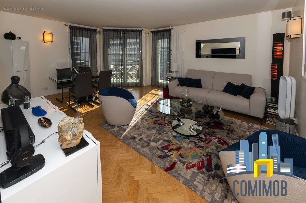 Appartement à COURBEVOIE