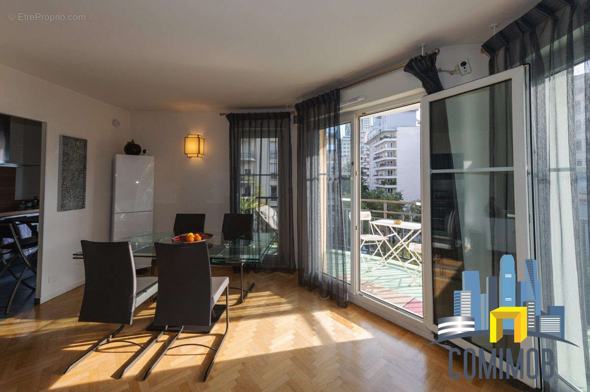 Appartement à COURBEVOIE