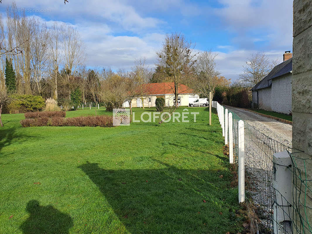 Terrain à AULNAY-SUR-ITON