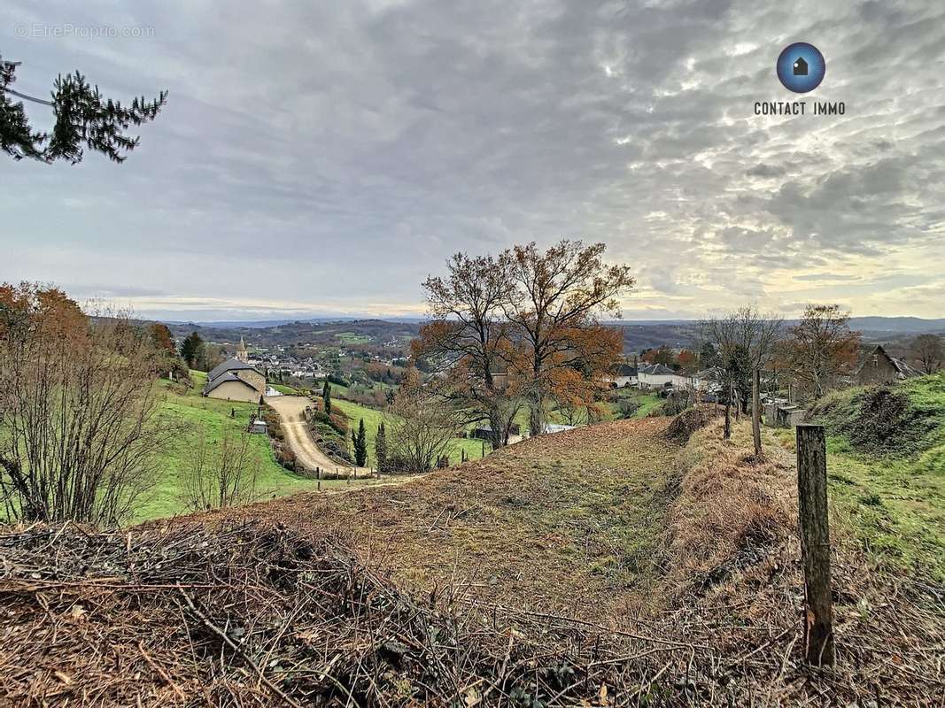 Terrain à DONZENAC