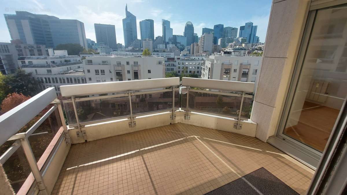 Appartement à COURBEVOIE