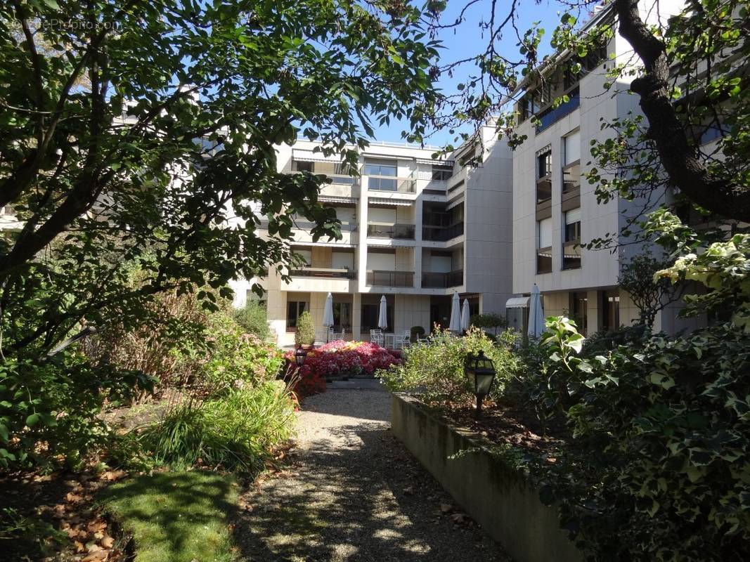 Appartement à NEUILLY-SUR-SEINE