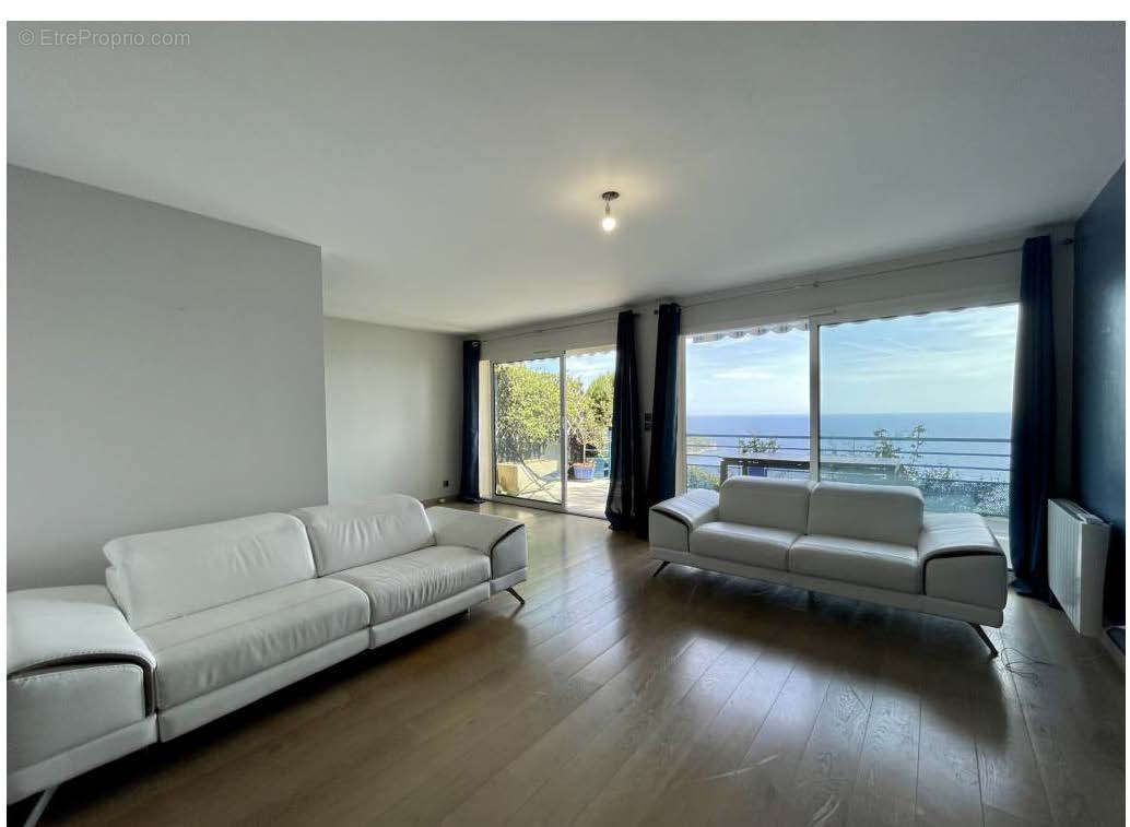 Appartement à ROQUEBRUNE-CAP-MARTIN