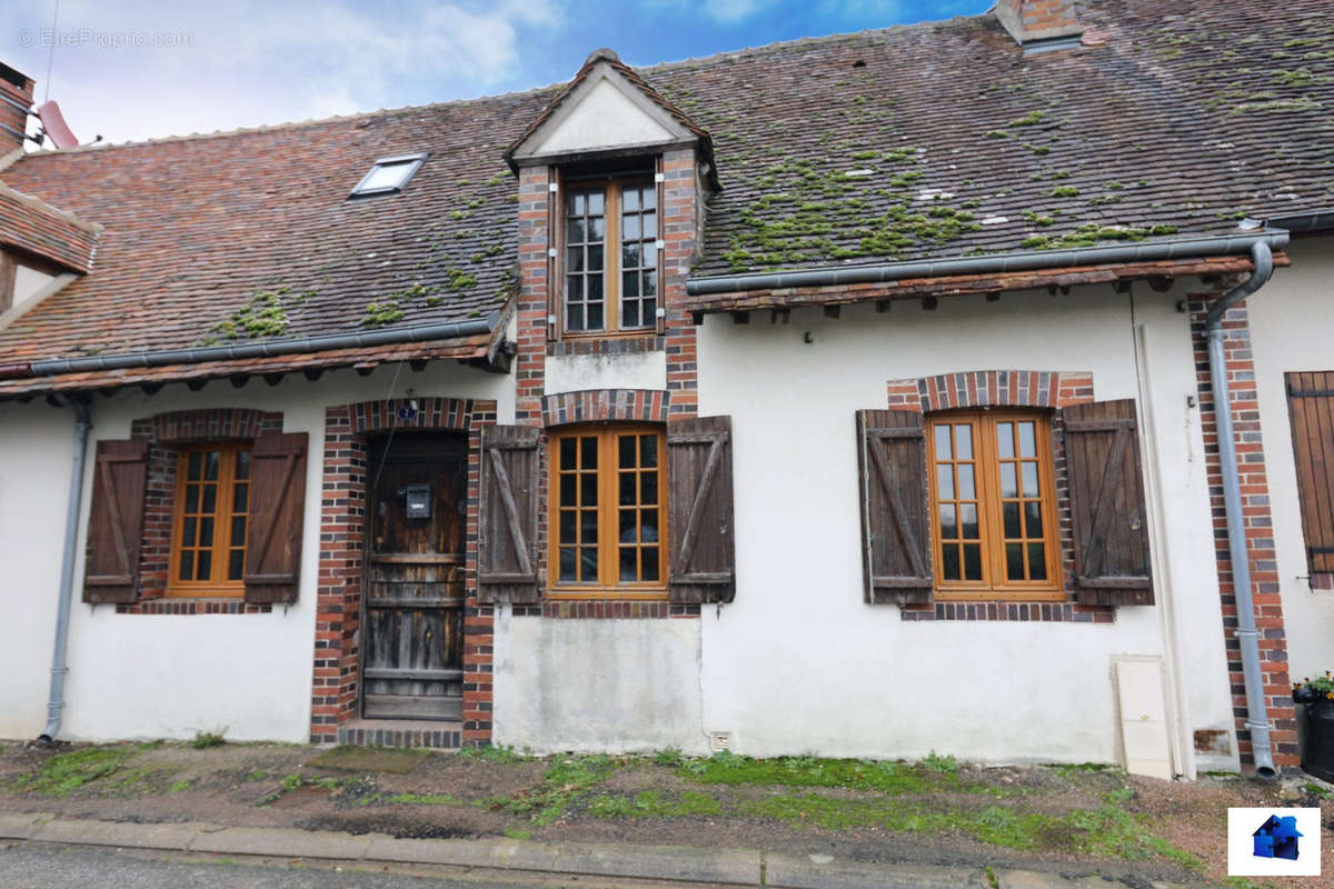 façade maison - Maison à LE CHARME