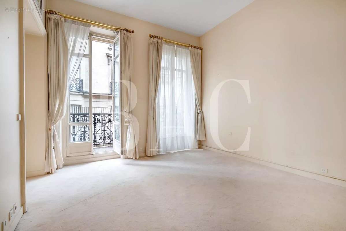 Appartement à PARIS-16E