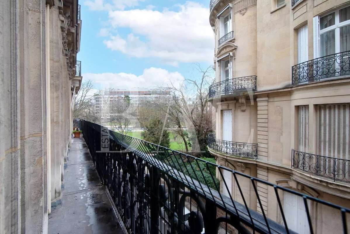 Appartement à PARIS-16E