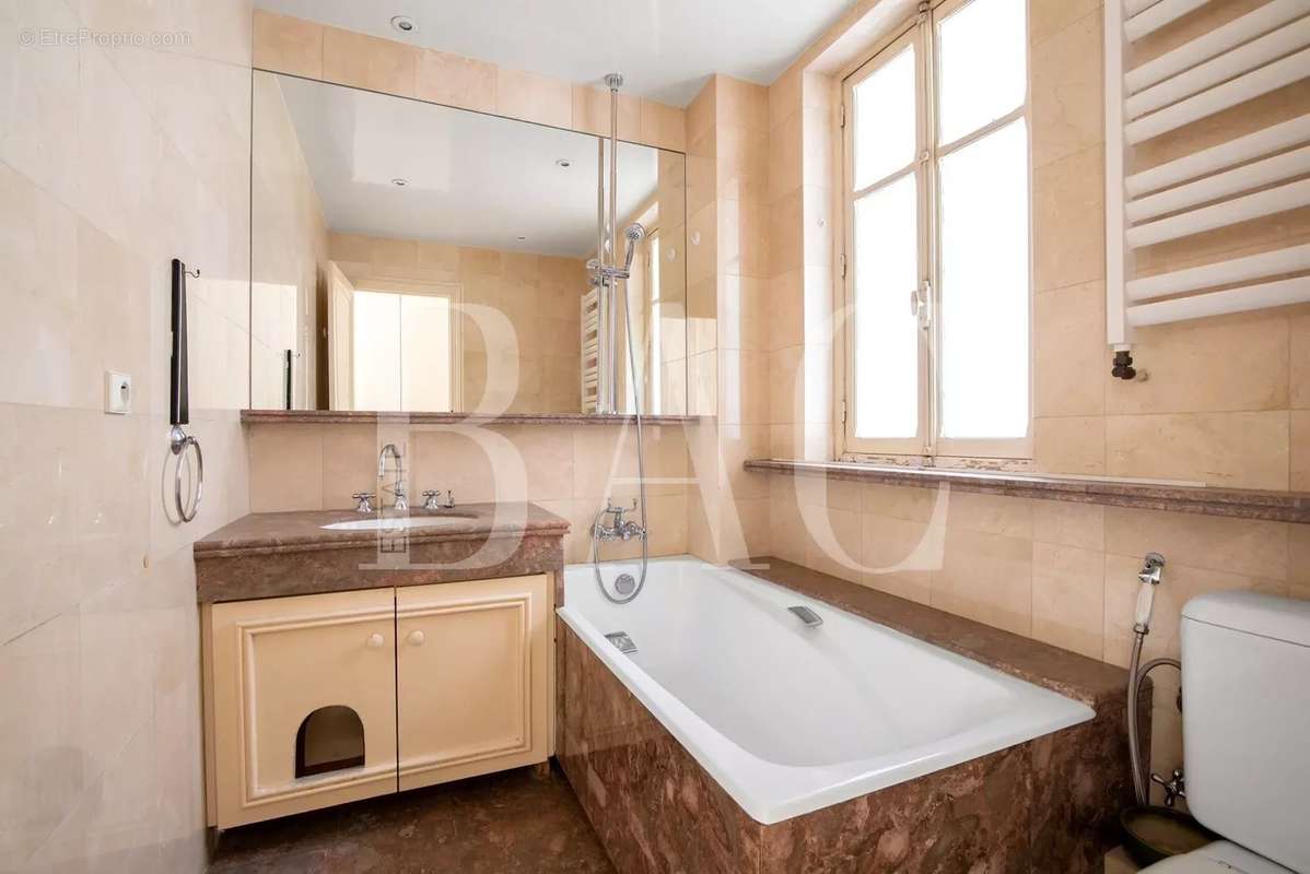 Appartement à PARIS-16E