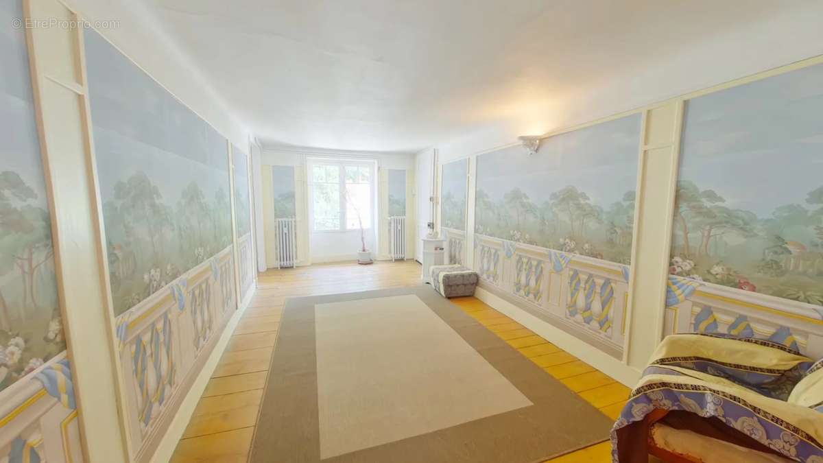 Appartement à SALINS-LES-BAINS