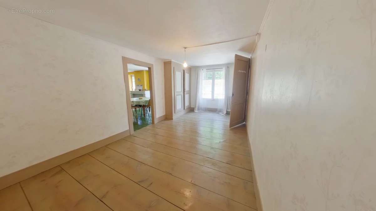 Appartement à SALINS-LES-BAINS