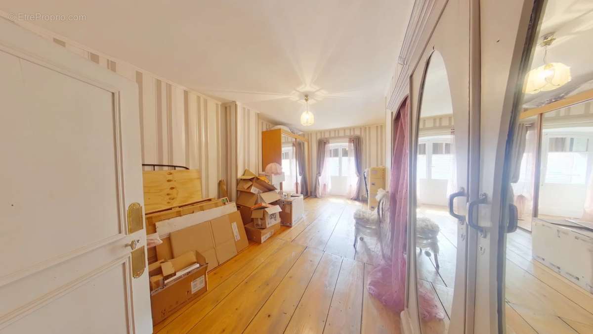 Appartement à SALINS-LES-BAINS