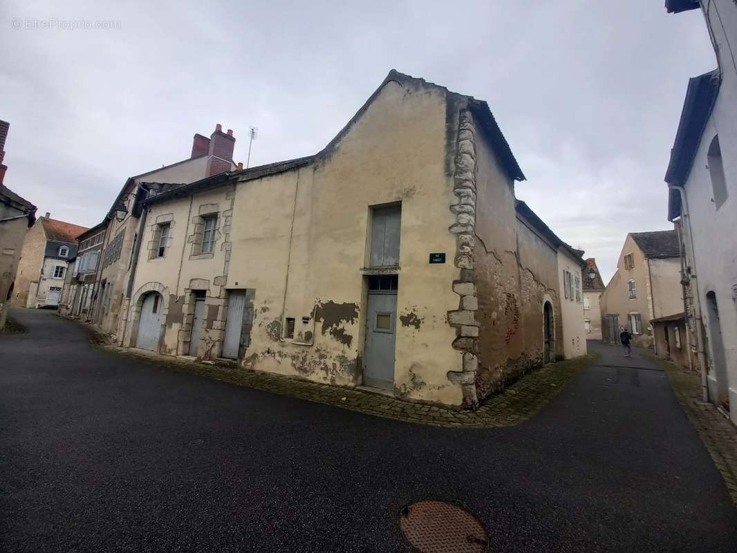 Maison à EBREUIL