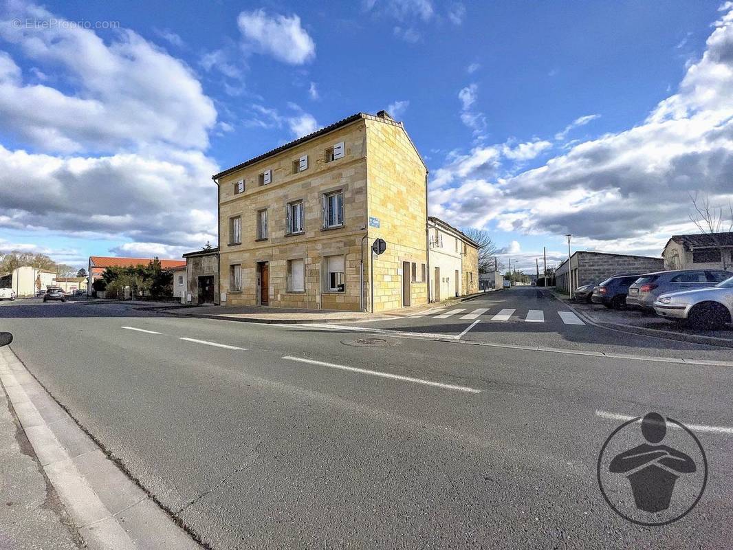 Appartement à SAINT-MEDARD-DE-GUIZIERES