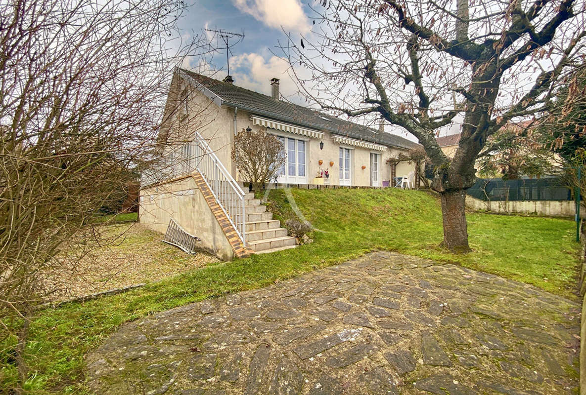 Maison à MENUCOURT