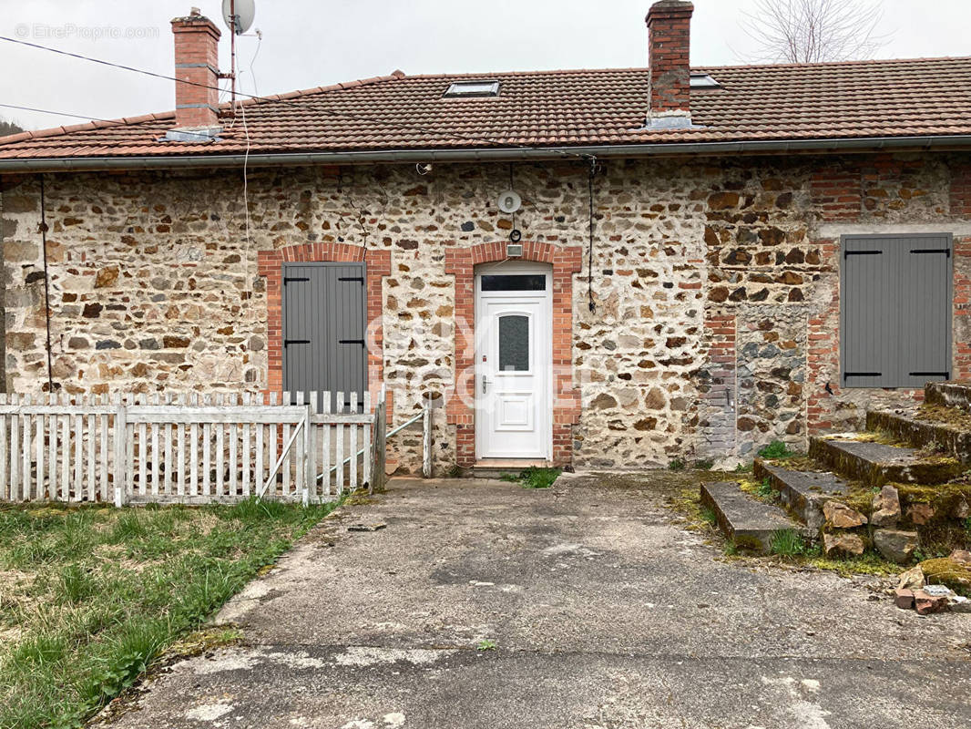 Maison à SAIL-SOUS-COUZAN