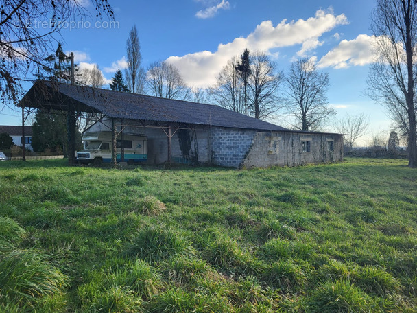 Appartement à SAINT-PRIEST-LES-FOUGERES