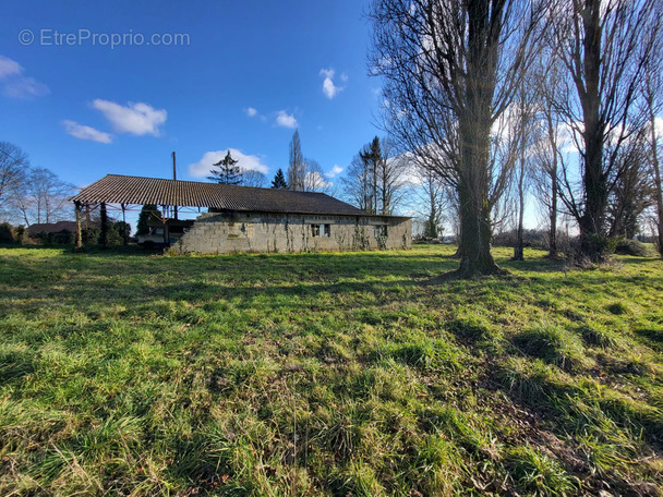 Appartement à SAINT-PRIEST-LES-FOUGERES