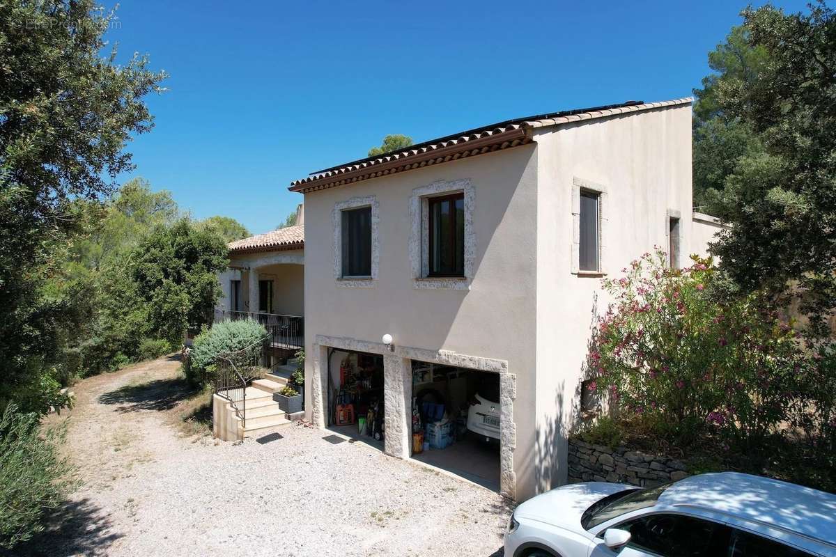 Maison à COTIGNAC