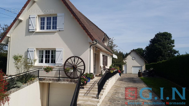 Maison à BOURG-ACHARD